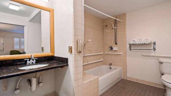 Best Western Plus Humboldt Bay Inn image 30